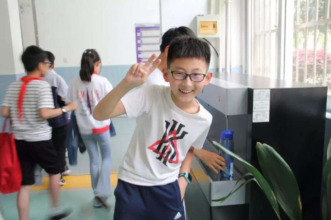 一立直飲水設(shè)備 商用凈水設(shè)備系統(tǒng)主泛的應(yīng)用領(lǐng)域以及優(yōu)勢(shì)特點(diǎn)